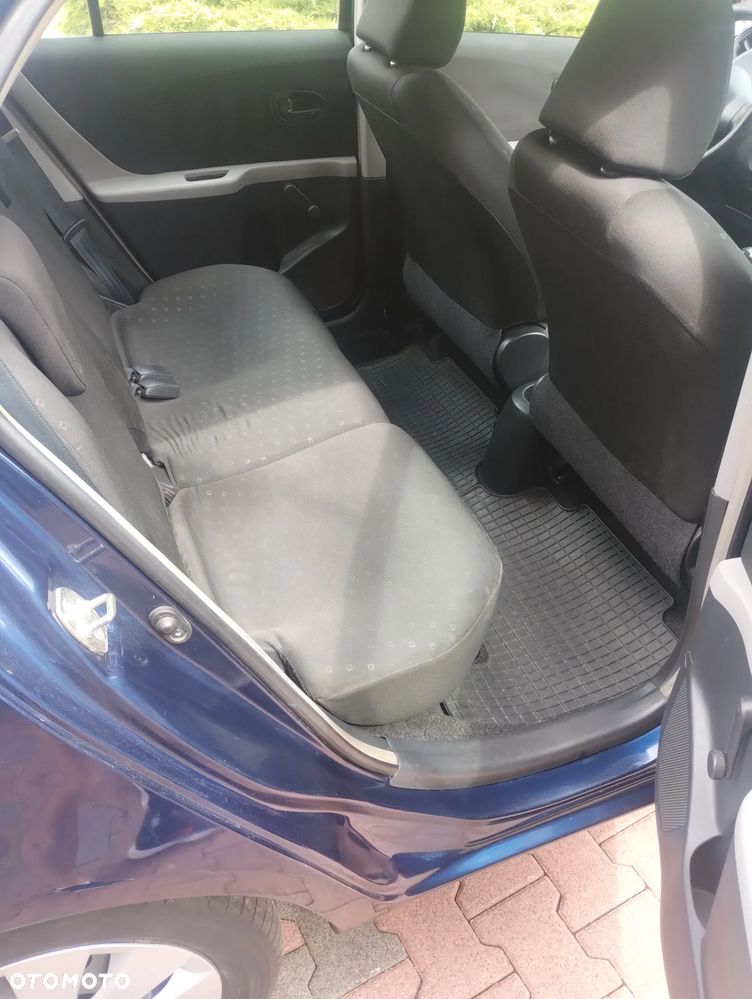Toyota Yaris - 10