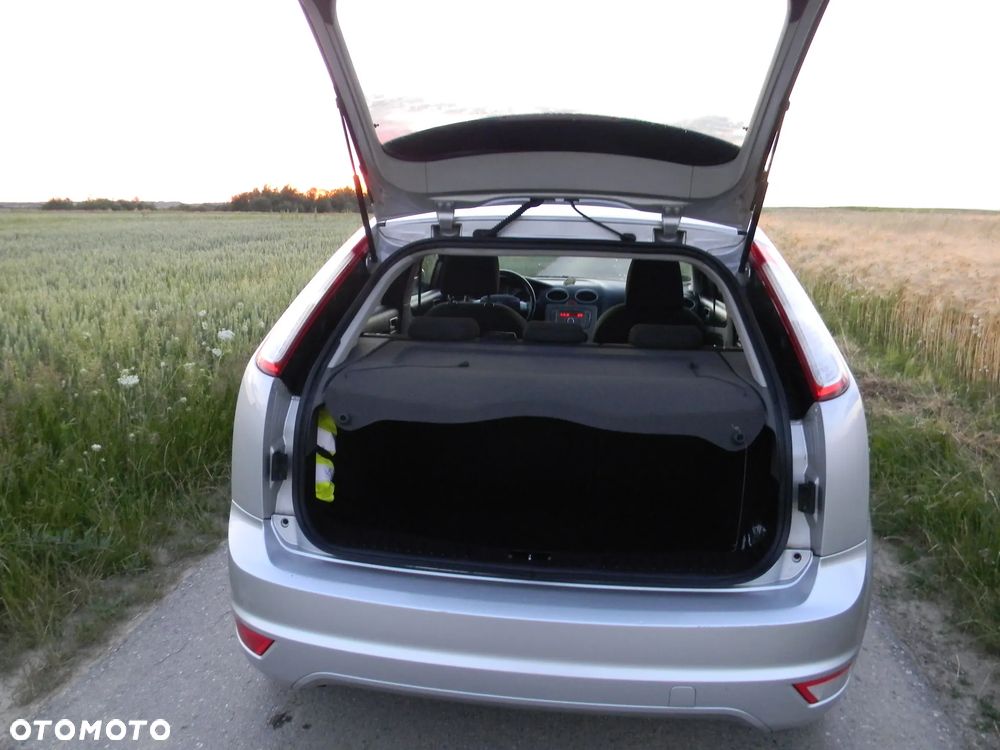 Ford Focus 2.0 16V Titanium - 23