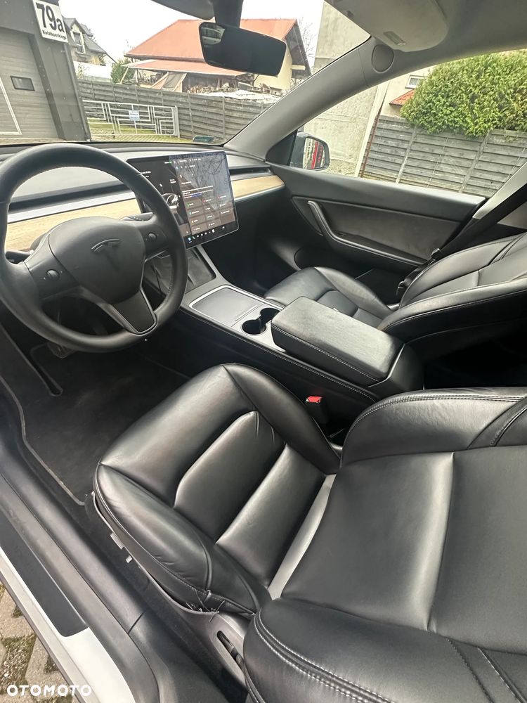 Tesla Model Y Long Range AWD - 6