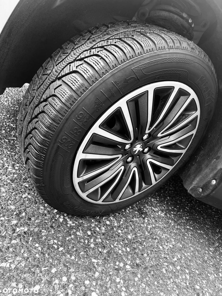 Peugeot 2008 1.2 Pure Tech Active - 8