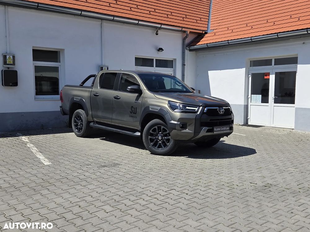 Toyota Hilux 2.8D 204CP 4x4 Double Cab AT Invincible - 2