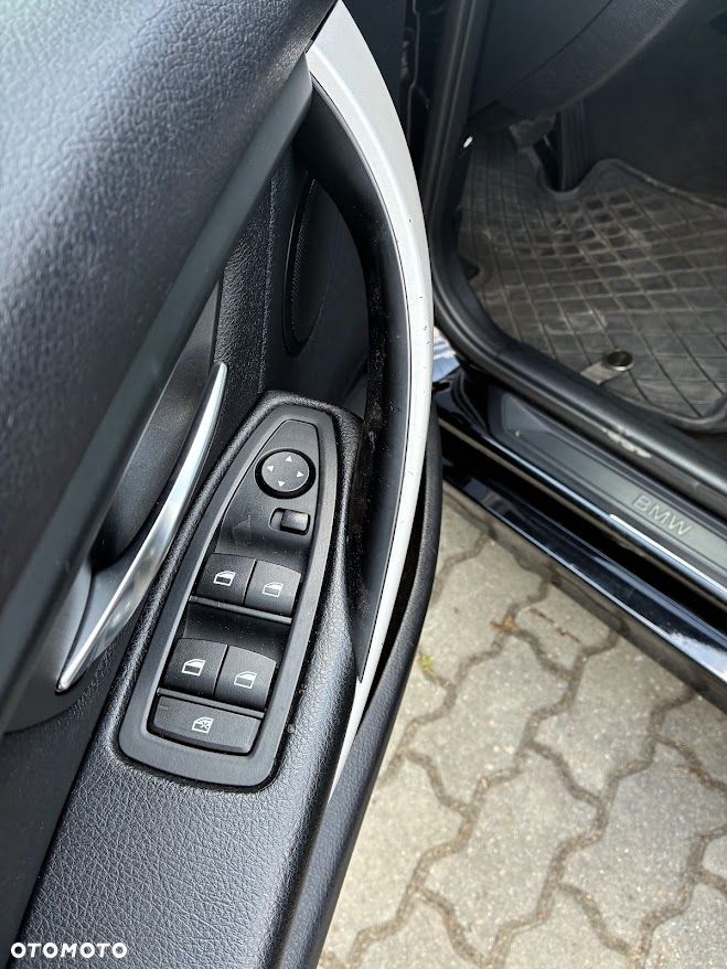 BMW Seria 3 320i - 8