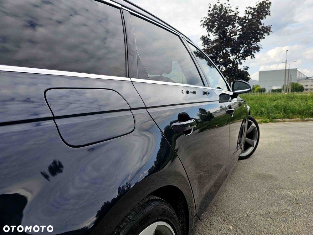 Audi A4 Avant 2.0 TDI DPF clean diesel quattro S tronic S line Sportpaket - 4
