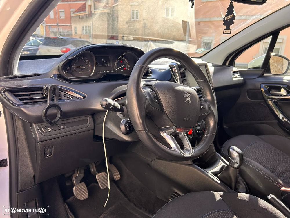Peugeot 208 1.2 PureTech Signature - 10