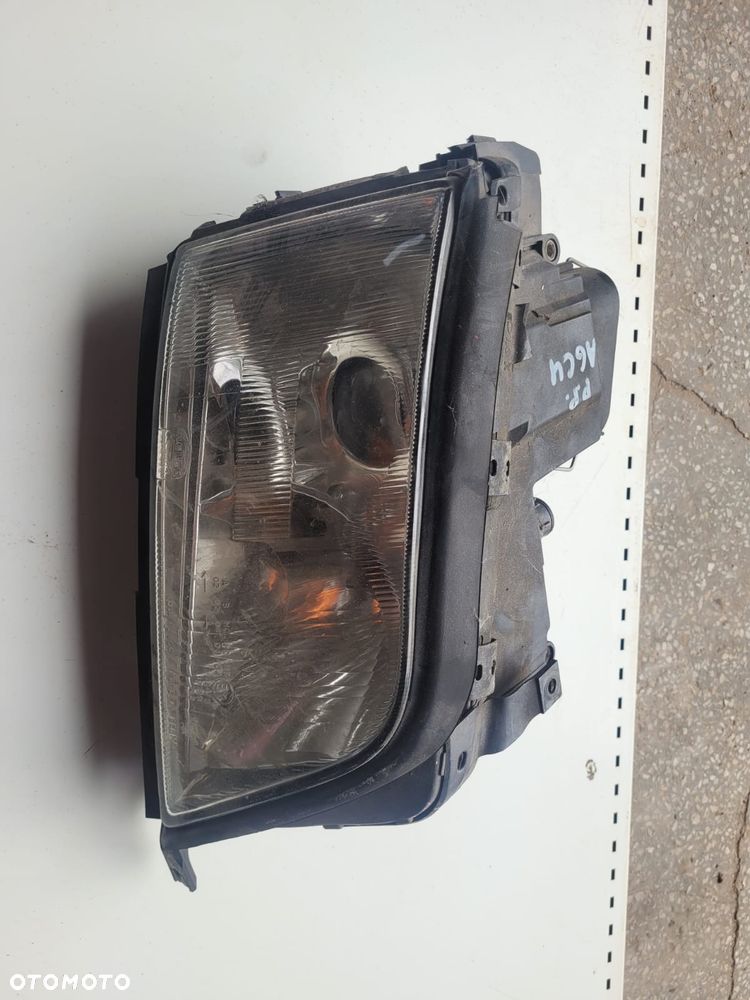Lampa prawy przód audi a6 c4