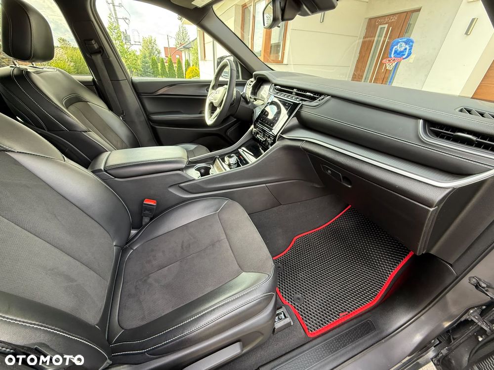 Jeep Grand Cherokee - 28