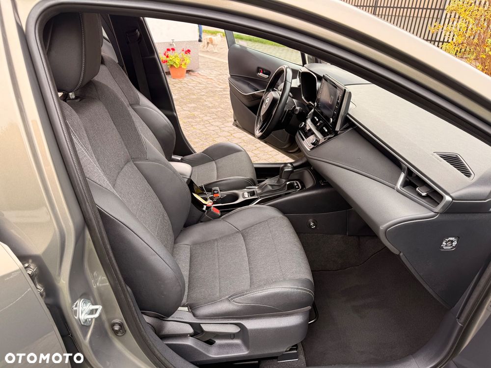 Toyota Corolla 2.0 Hybrid Executive - 12