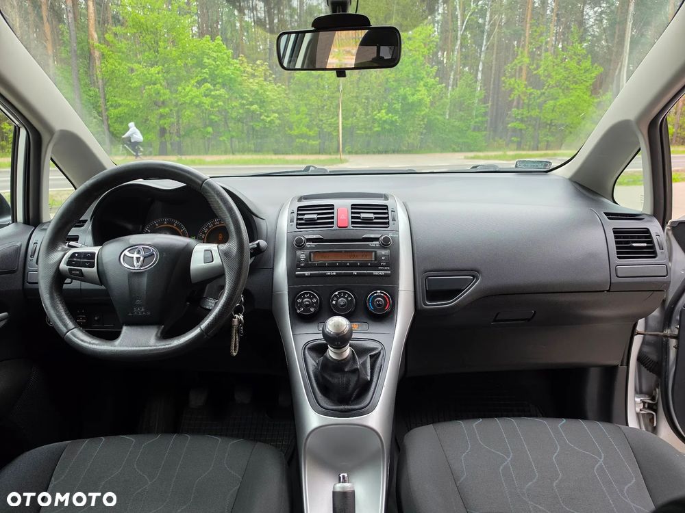 Toyota Auris 1.6 Luna - 24