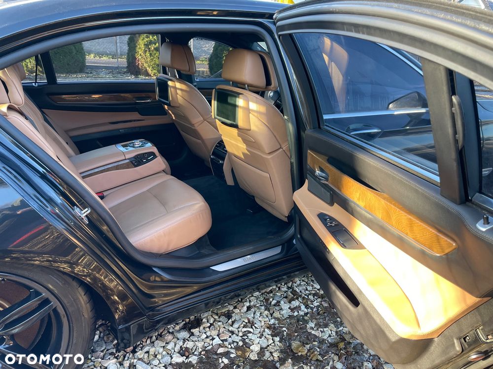 BMW Seria 7 750i L xDrive - 16