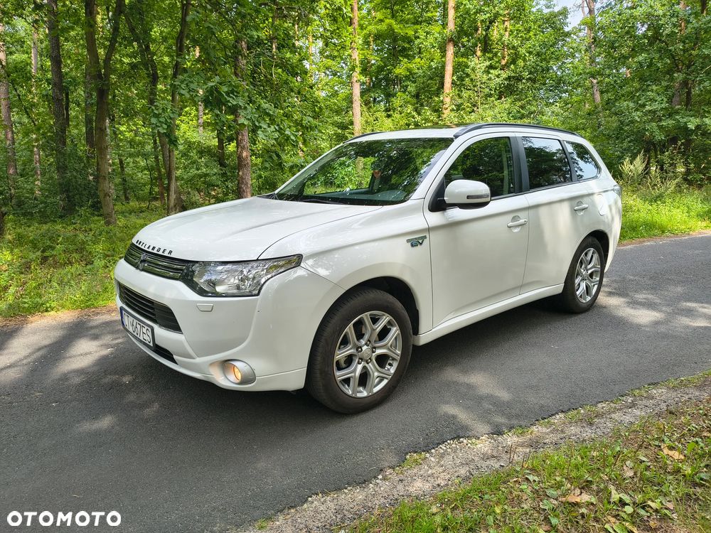 Mitsubishi Outlander Instyle NAVI + - 1