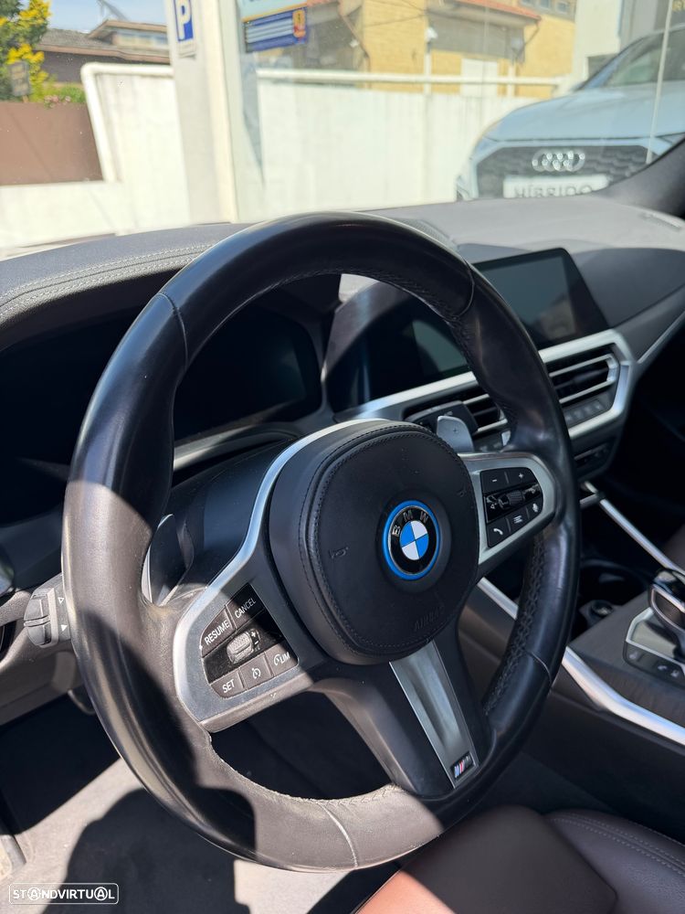 BMW 330 e Pack Desportivo M Auto - 16
