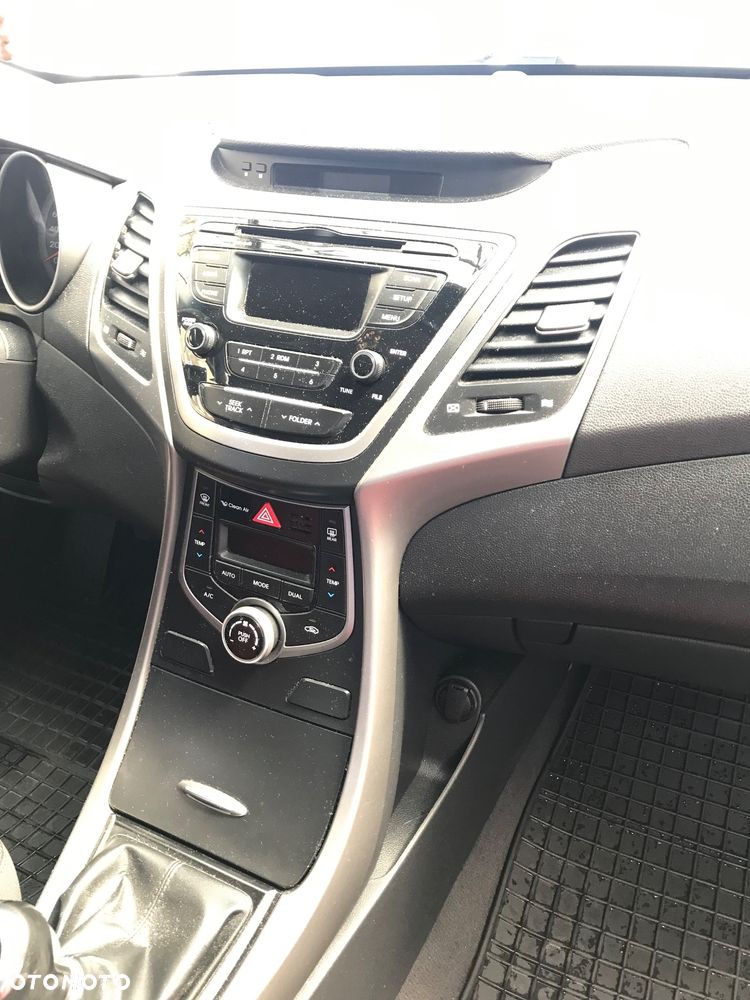Hyundai Elantra 1.6 Classic + - 20