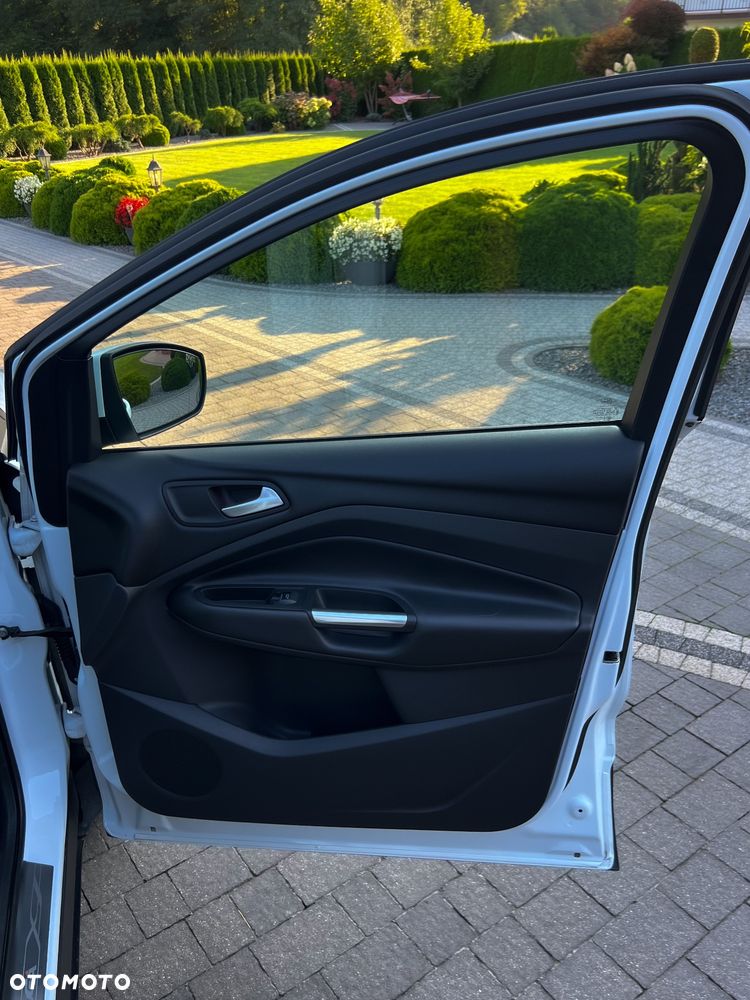 Ford Kuga 2.0 TDCi 4x4 Titanium - 36