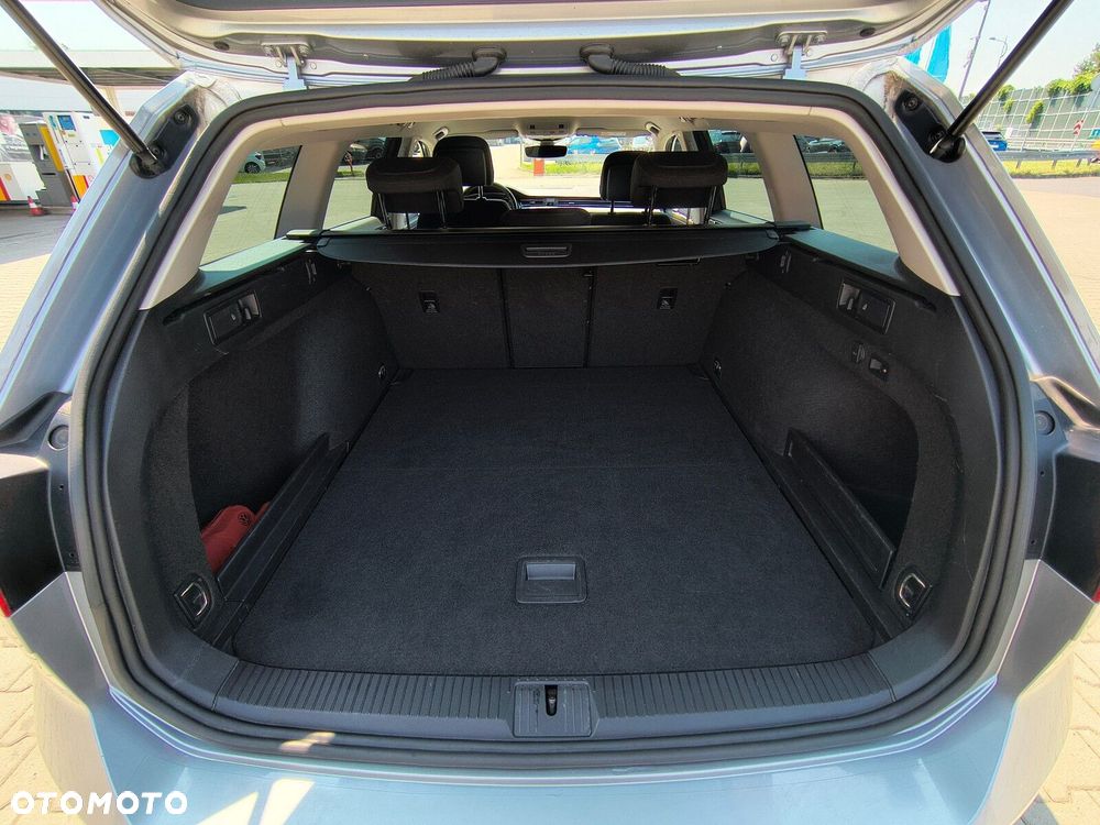 Volkswagen Passat - 8