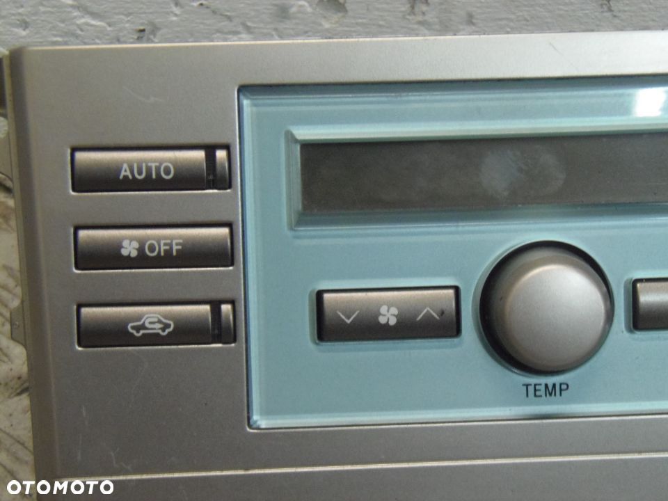 panel klimatyzacji corolla verso II 2008R - 2