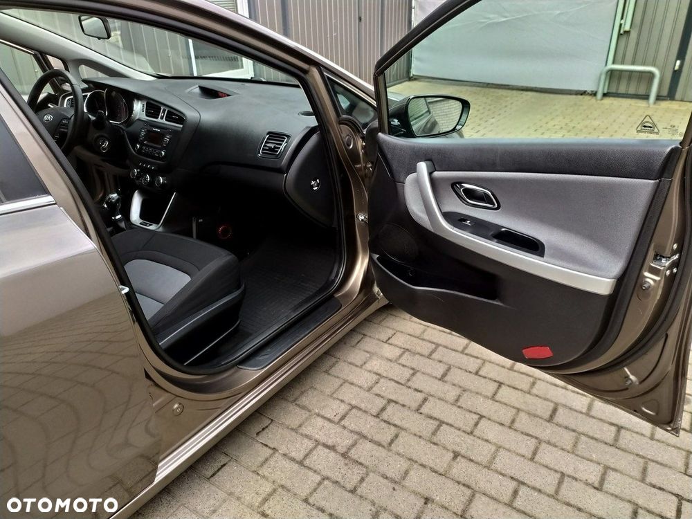Kia Ceed 1.6 GDI Dream Team Edition - 24