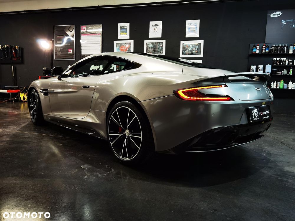 Aston Martin Vanquish - 5