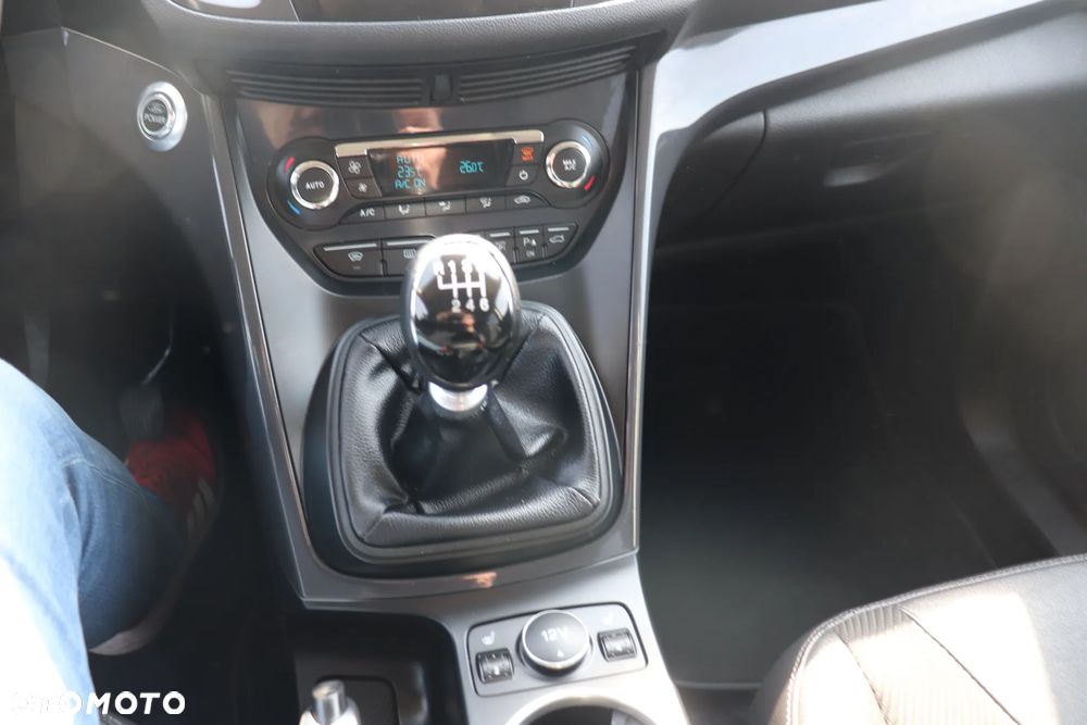 Ford Kuga 2.0 TDCi 4x4 Titanium - 28