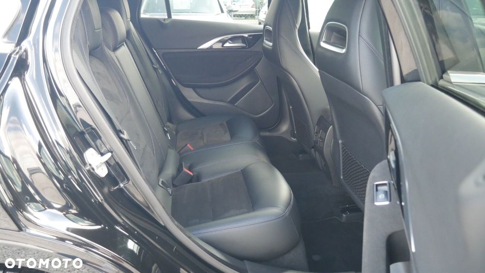 Infiniti Q30 - 14