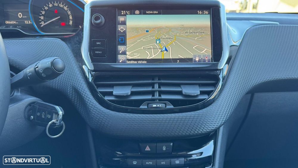 Peugeot 2008 1.2 PureTech Allure - 19
