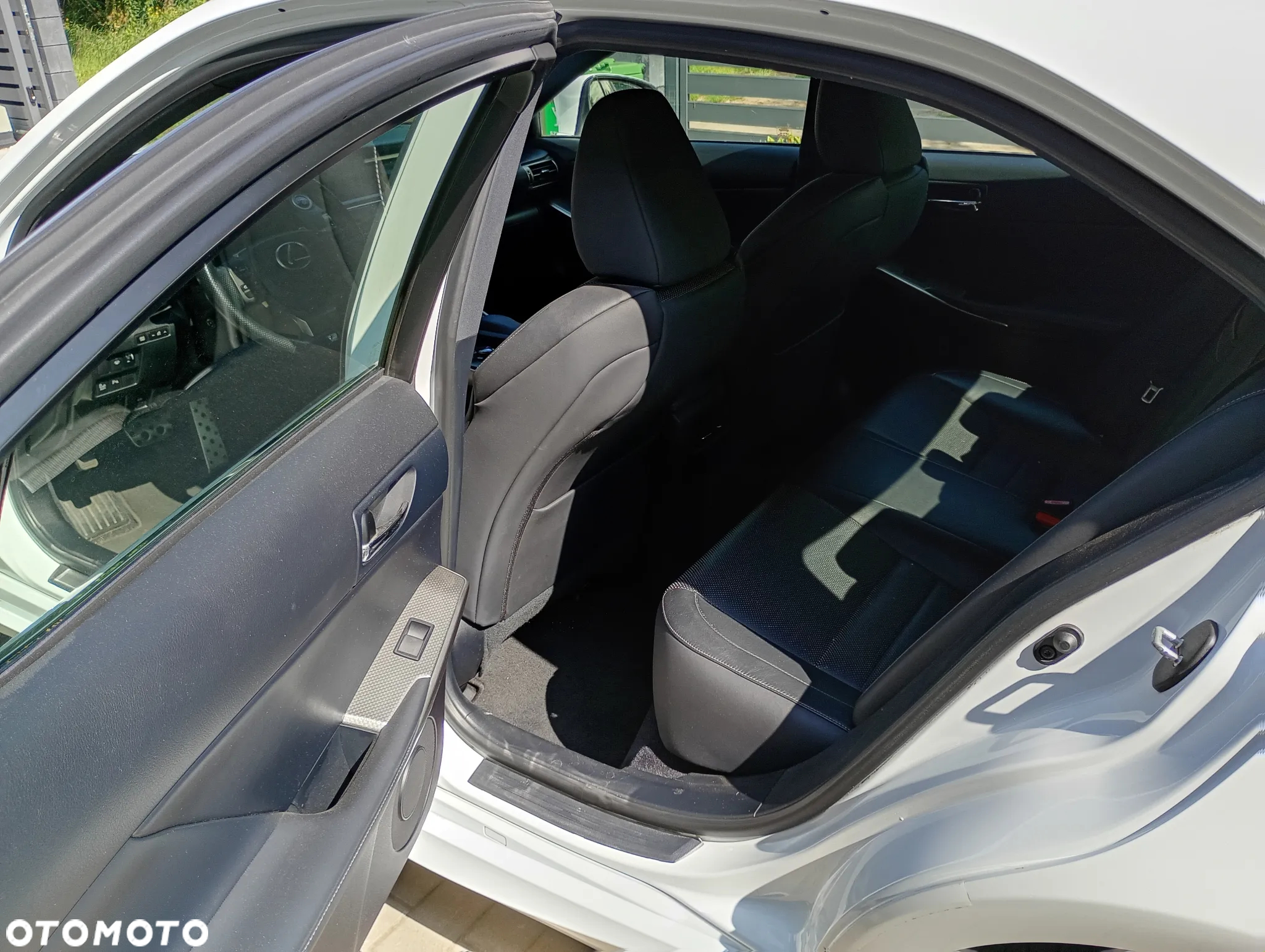 Lexus IS 300h F Sport - 28