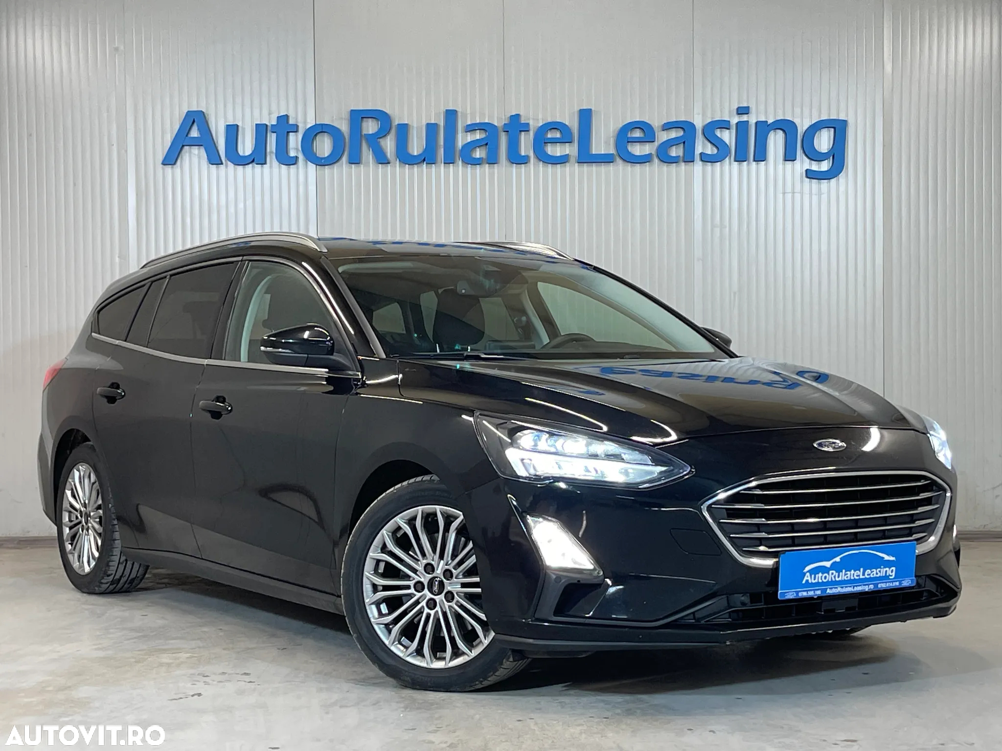 Ford Focus Turnier 2.0 EcoBlue Start-Stopp-System Aut. TITANIUM - 2