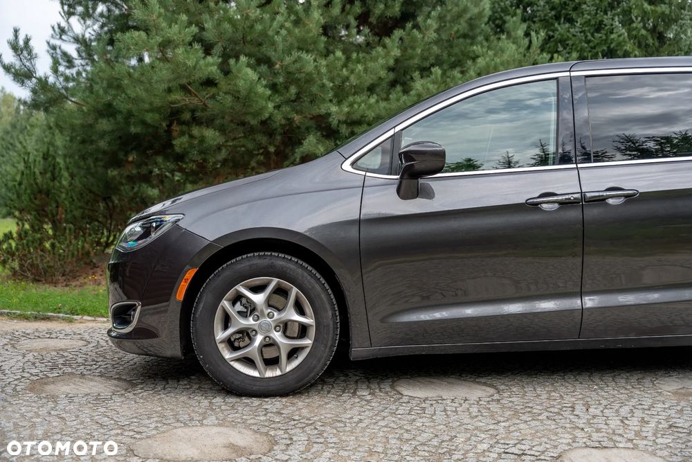 Chrysler Pacifica - 9