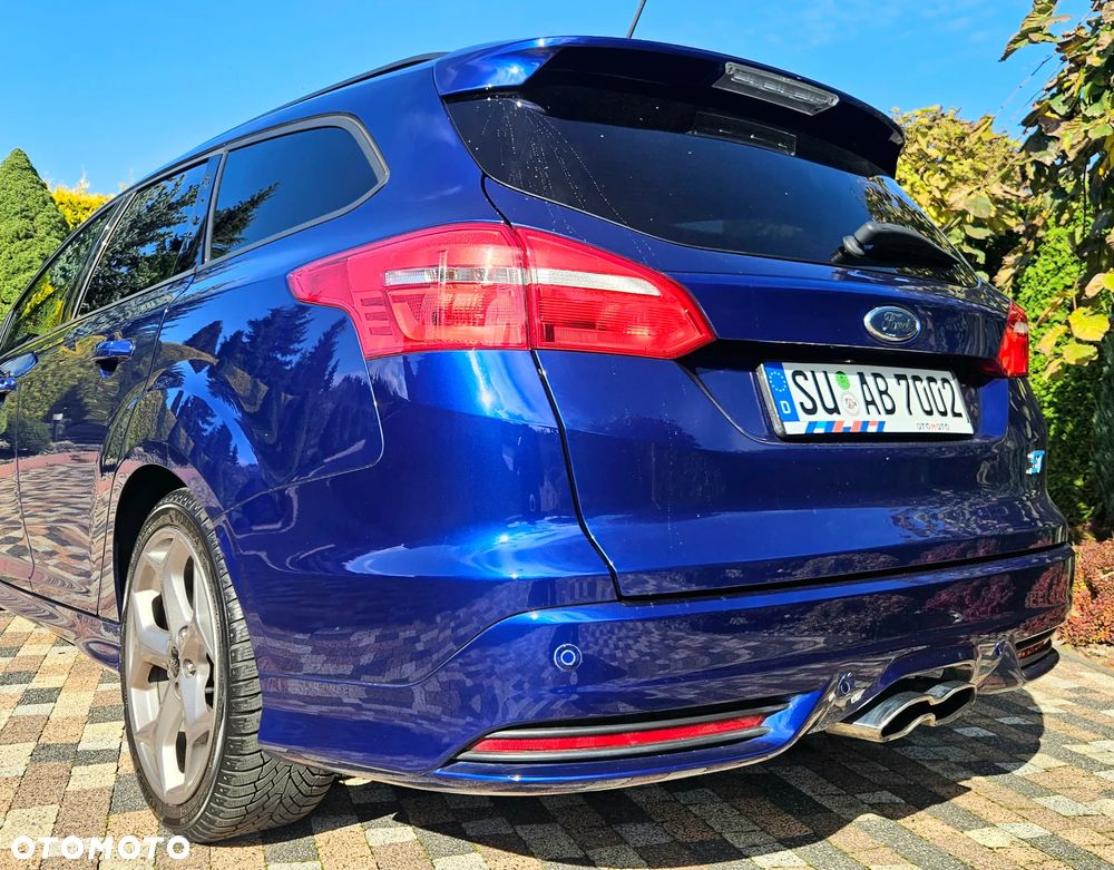 Ford Focus Turnier 2.0 EcoBoost ST mit Leder-Exclusiv-Paket - 16