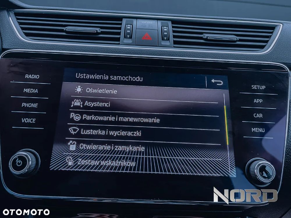 Skoda Superb 2.0 TDI Ambition DSG - 32