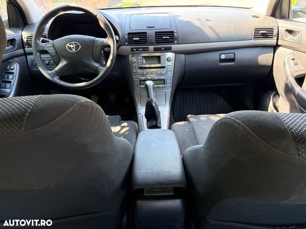 Toyota Avensis 1.6 Sedan Terra - 3
