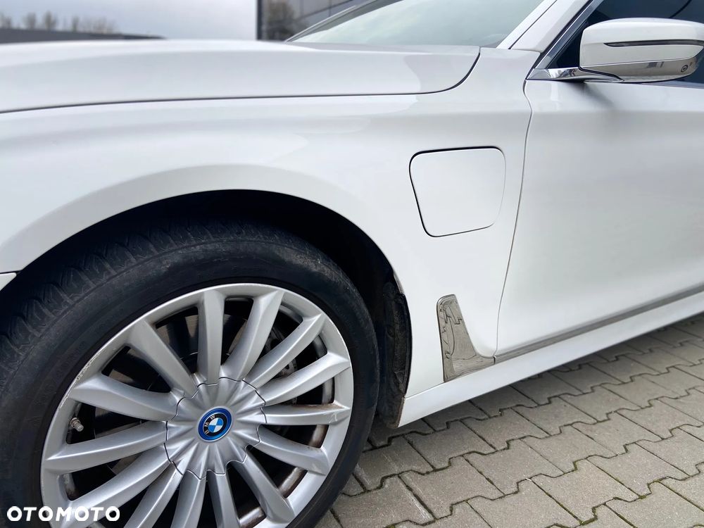 BMW Seria 7 740e iPerformance - 10