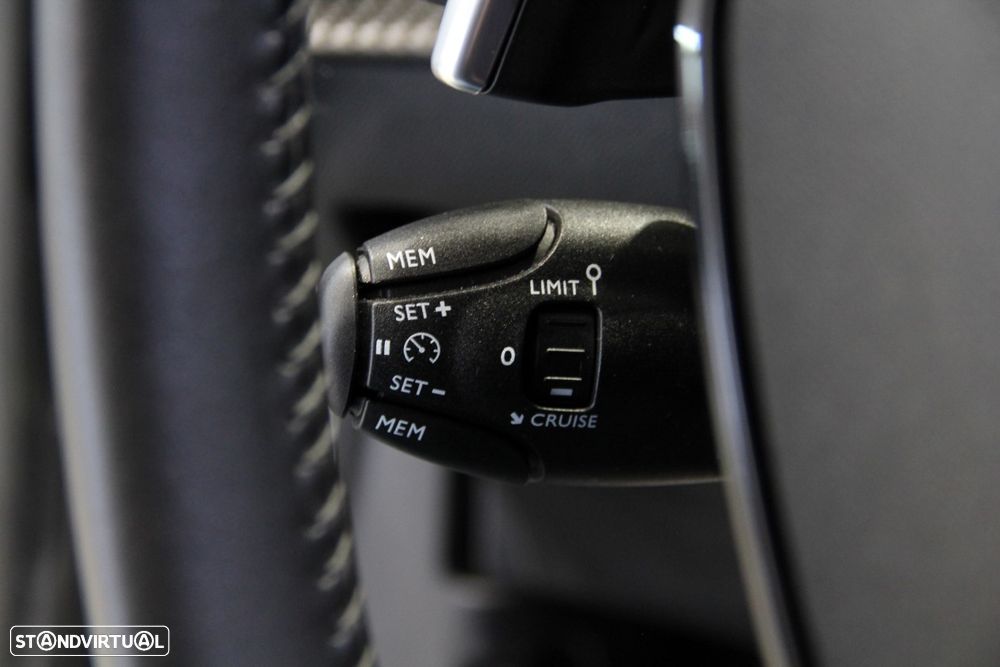 Peugeot 2008 1.2 Hybrid Allure e-DCS6 - 15