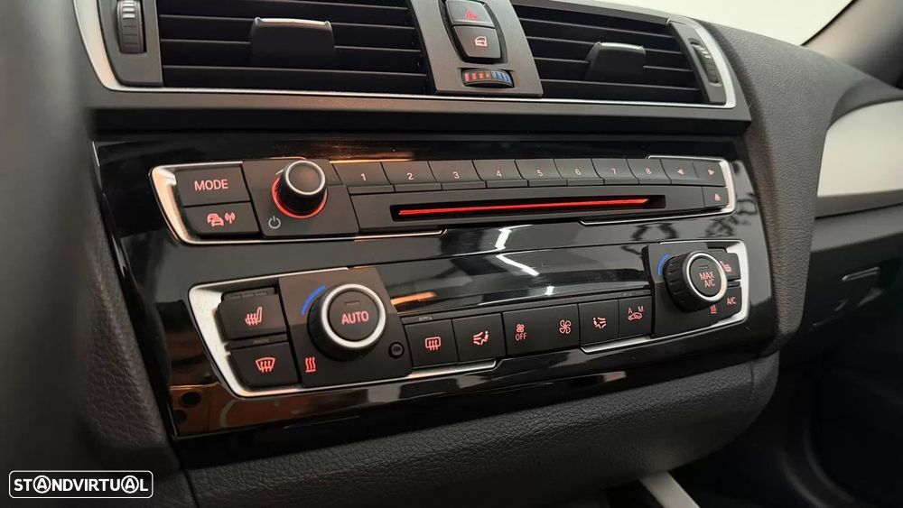 BMW 218 i Cabrio Line Sport - 26