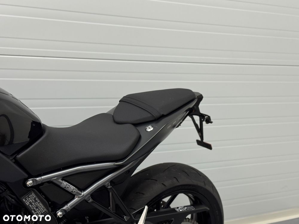 Suzuki GSX - 19