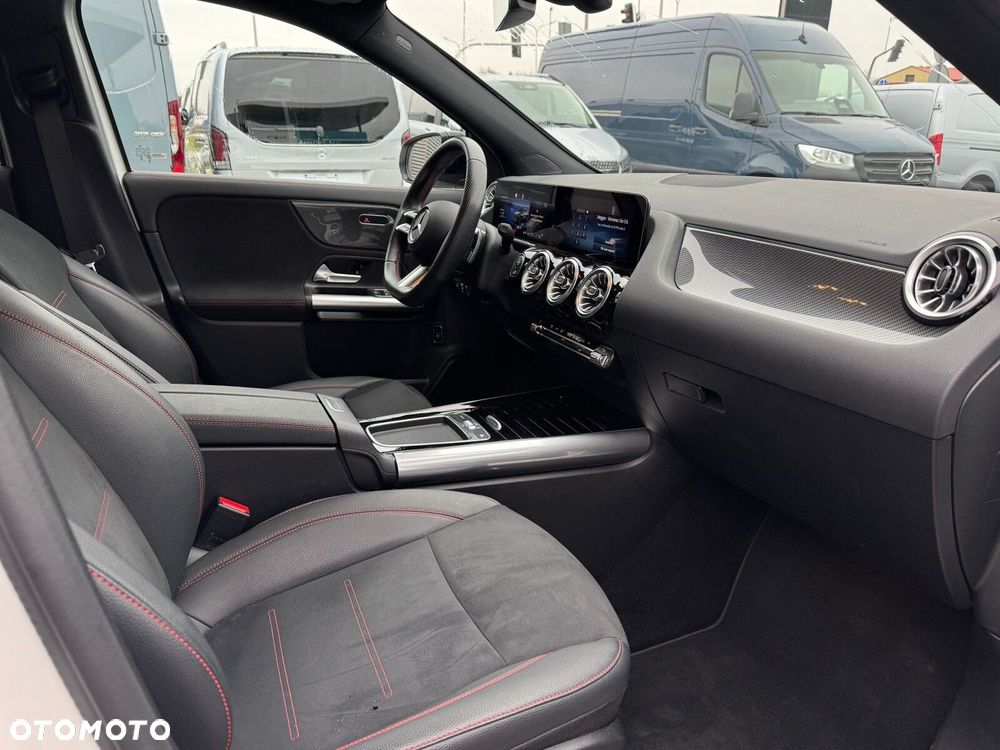 Mercedes-Benz GLA - 15