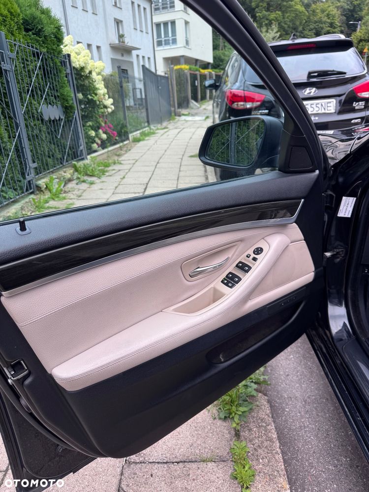 BMW Seria 5 525d xDrive Luxury Line - 12