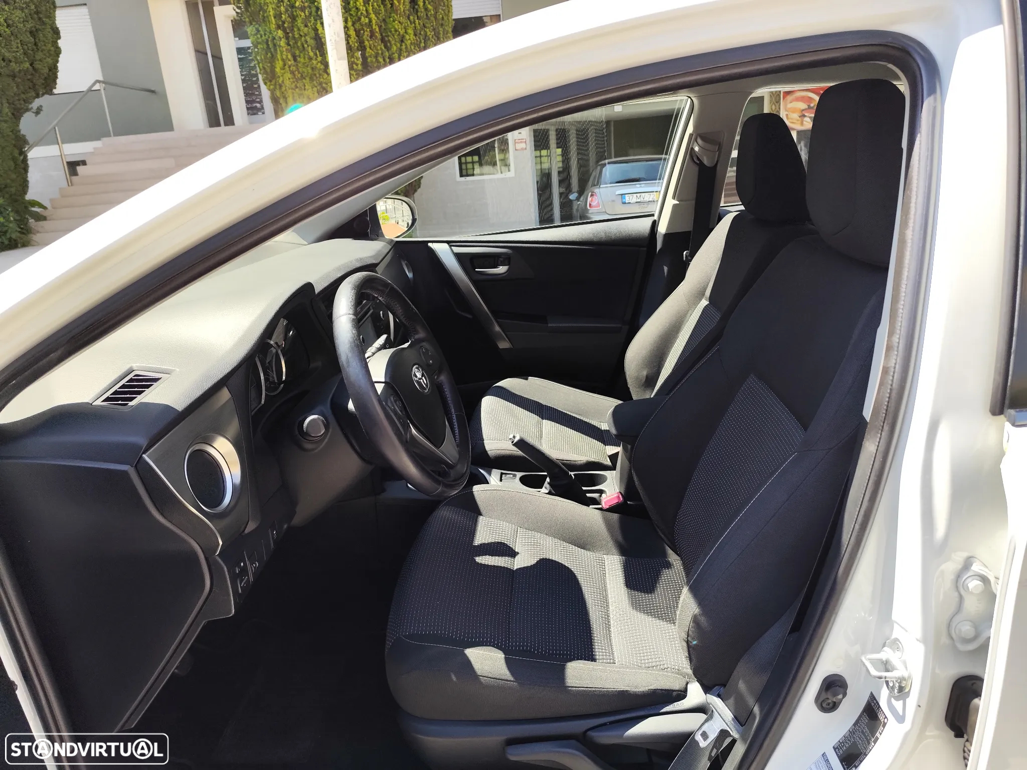 Toyota Auris 1.4 D-4D Comfort+J16+Navi - 4