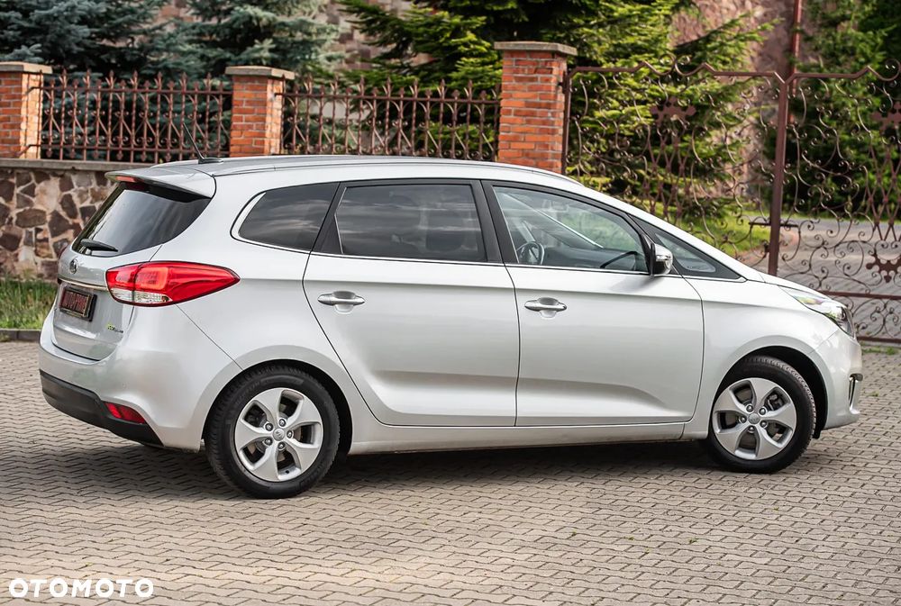 Kia Carens - 14