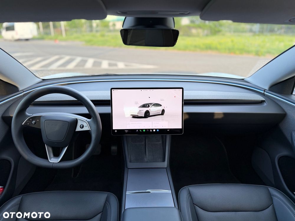 Tesla Model 3 - 8