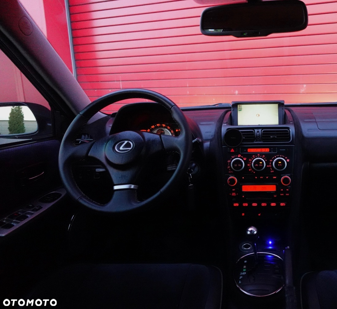 Lexus IS 200 Prestige - 15