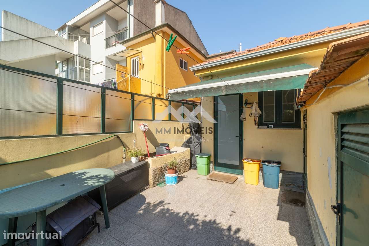 Moradia T2 | Renovada | Suite | Jardim | Excelente Exposição Solar - Grande imagem: 5/34