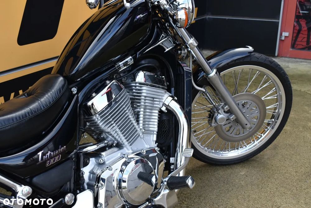 Suzuki Intruder - 29
