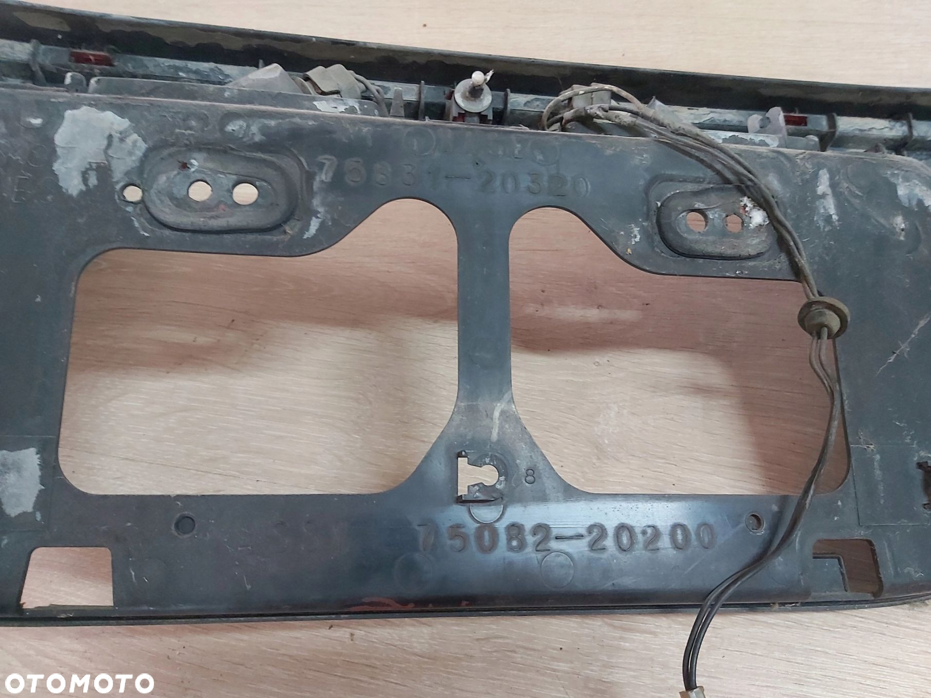 TOYOTA CELICA V blenda ramka tablicy tył JDM 75082-20200 - 4