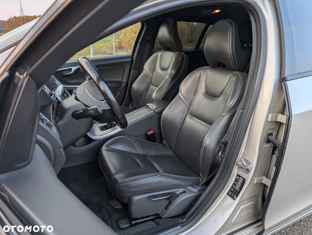 Volvo V60 D4 Summum - 12
