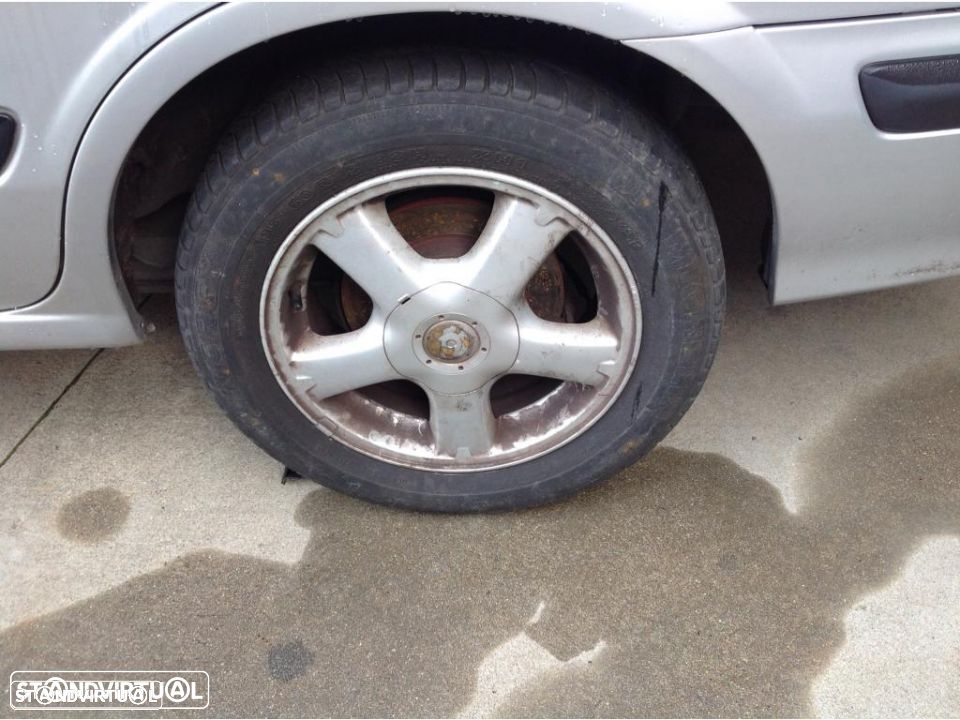 Nissan Almera 2.2 para peças - 4
