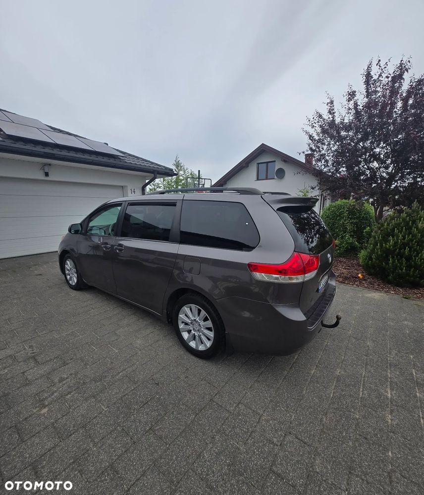Toyota Sienna 3.5 XLE AWD - 7