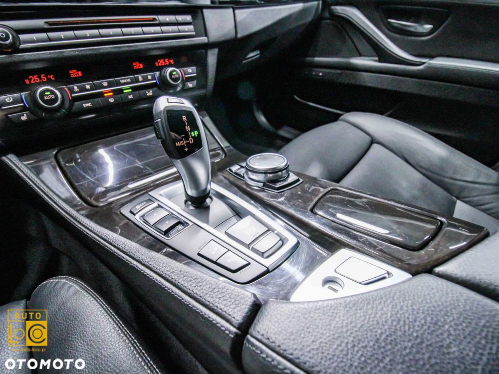 BMW Seria 5 528i xDrive Luxury Line - 24