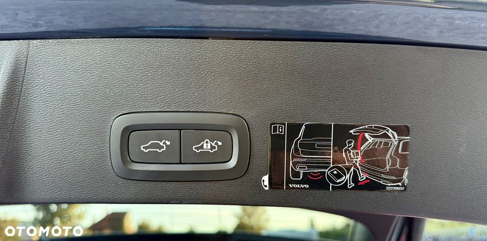 Volvo XC 40 D3 AWD Momentum Pro - 36