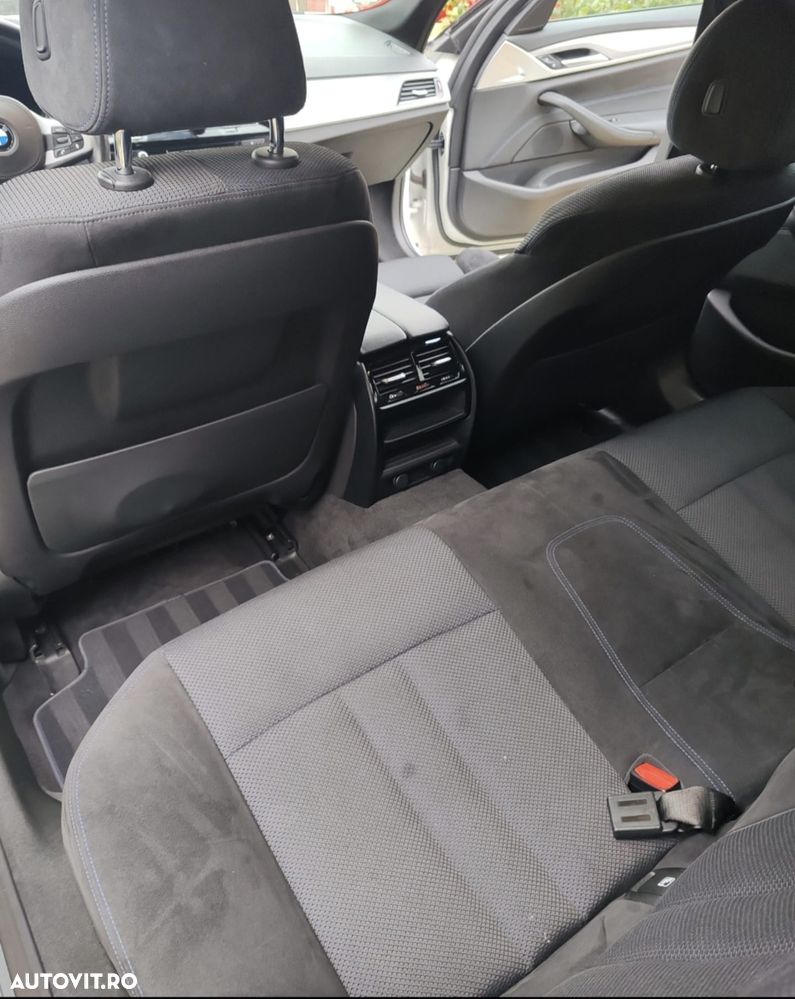 BMW Seria 5 520d Aut. M Sport Edition - 9