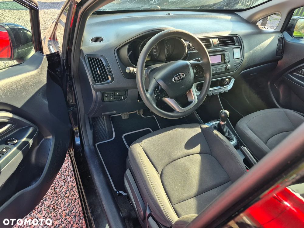 Kia Rio 1.2 Fifa World Cup Edition - 10